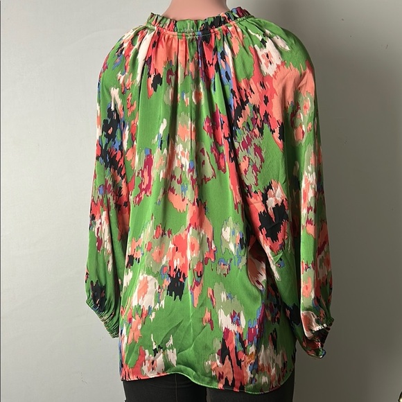 Ee:some Women’s Blouse Green Abstract V-Neck Tie Front Balloon Sleeve Sz Medium - Picture 10 of 13